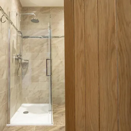 بيت للعطل The Stables