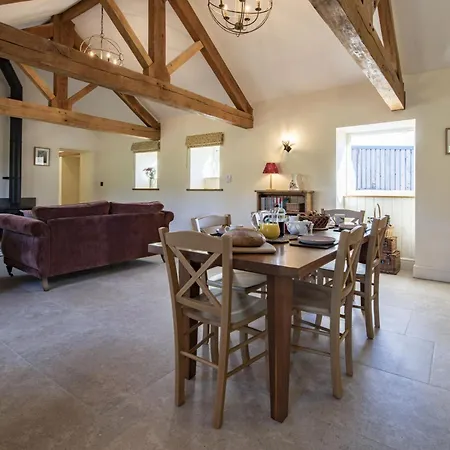 بيت للعطل The Stables